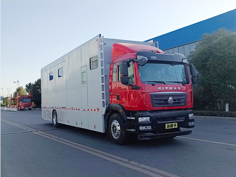 重汽汕德卡扩展式宿营车