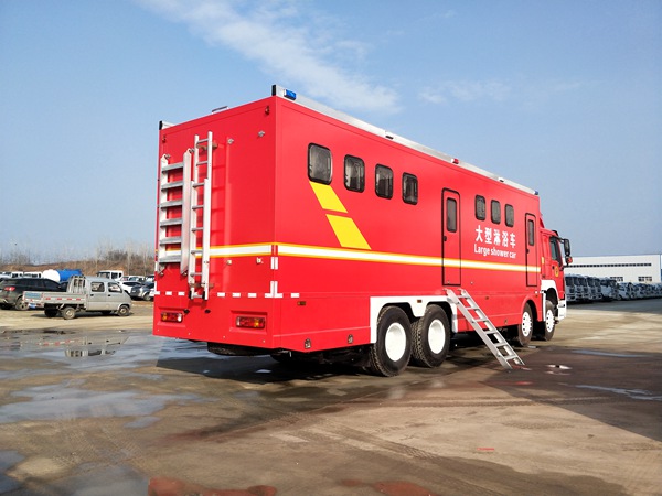 重汽豪沃前四后八淋浴车