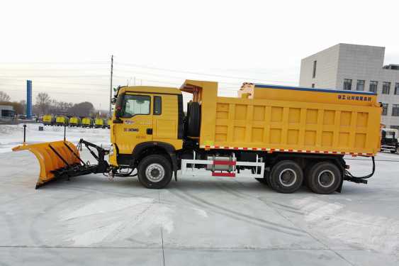 重汽多功能除雪除冰车