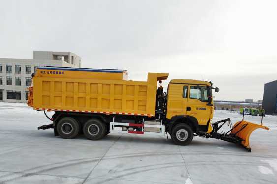 重汽多功能除雪除冰车